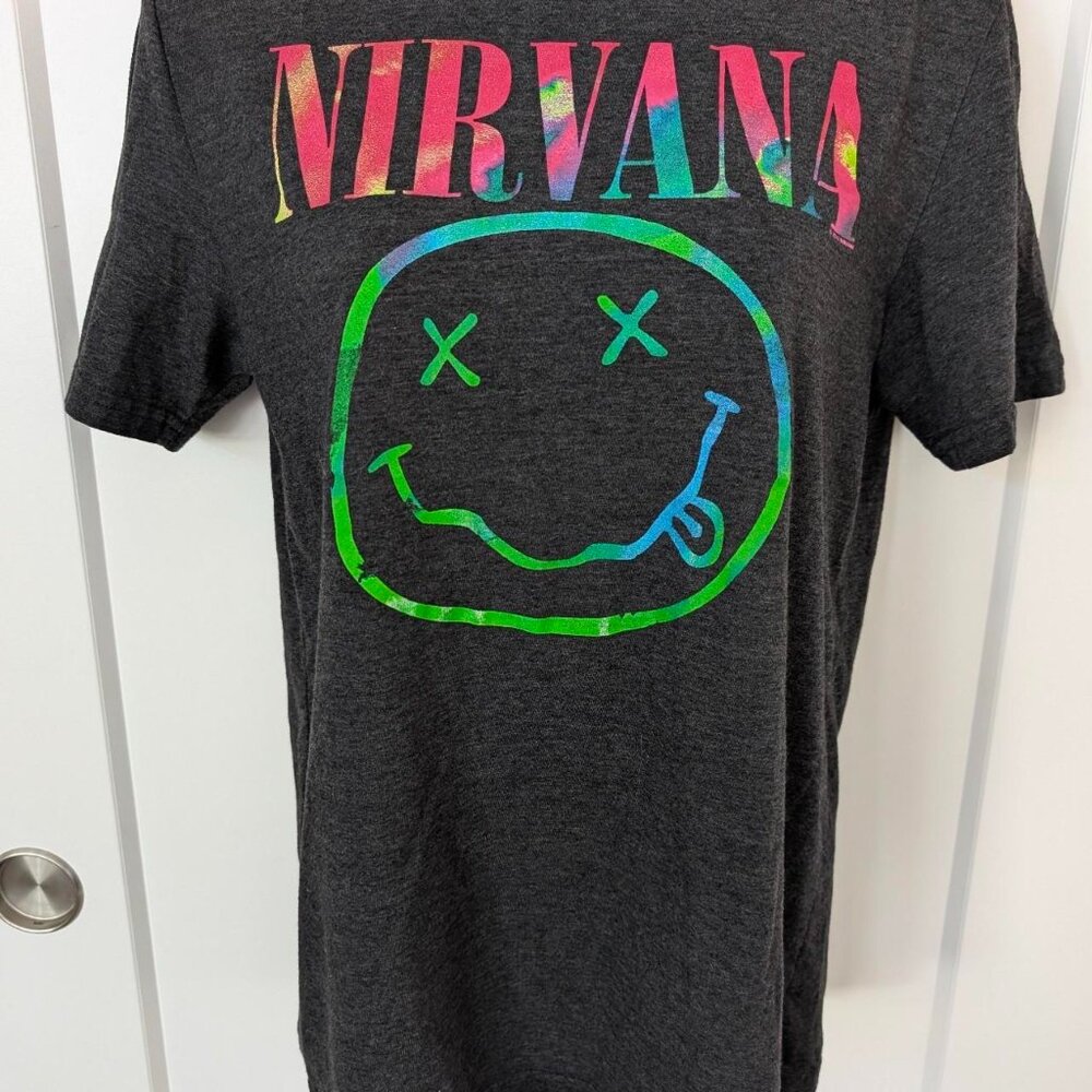 Nirvanna Designs Women's Grey and Black T-shirt